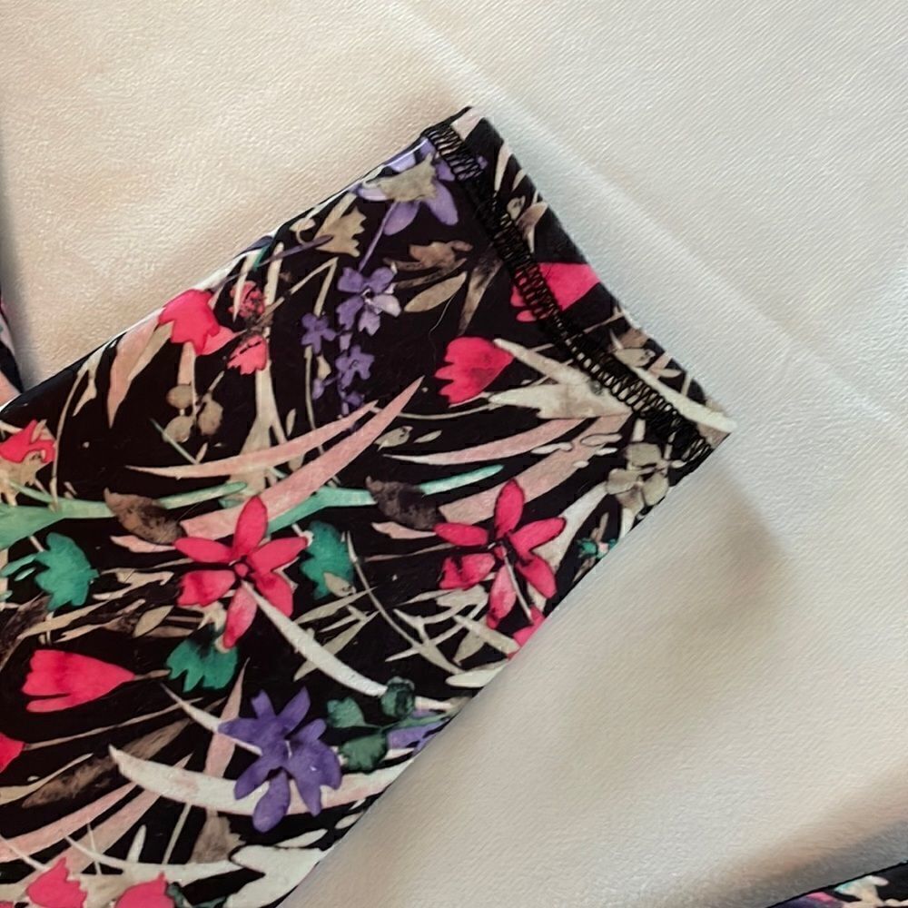 Fabletics workout leggings  - Picture 6 of 8